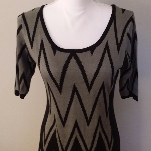 RN Studio by Ronni Black/Grey Chevron Dress - Picture 2 of 8